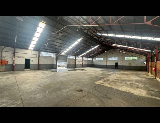 1,330M² WAREHOUSE TO LET IN PRETORIA WEST